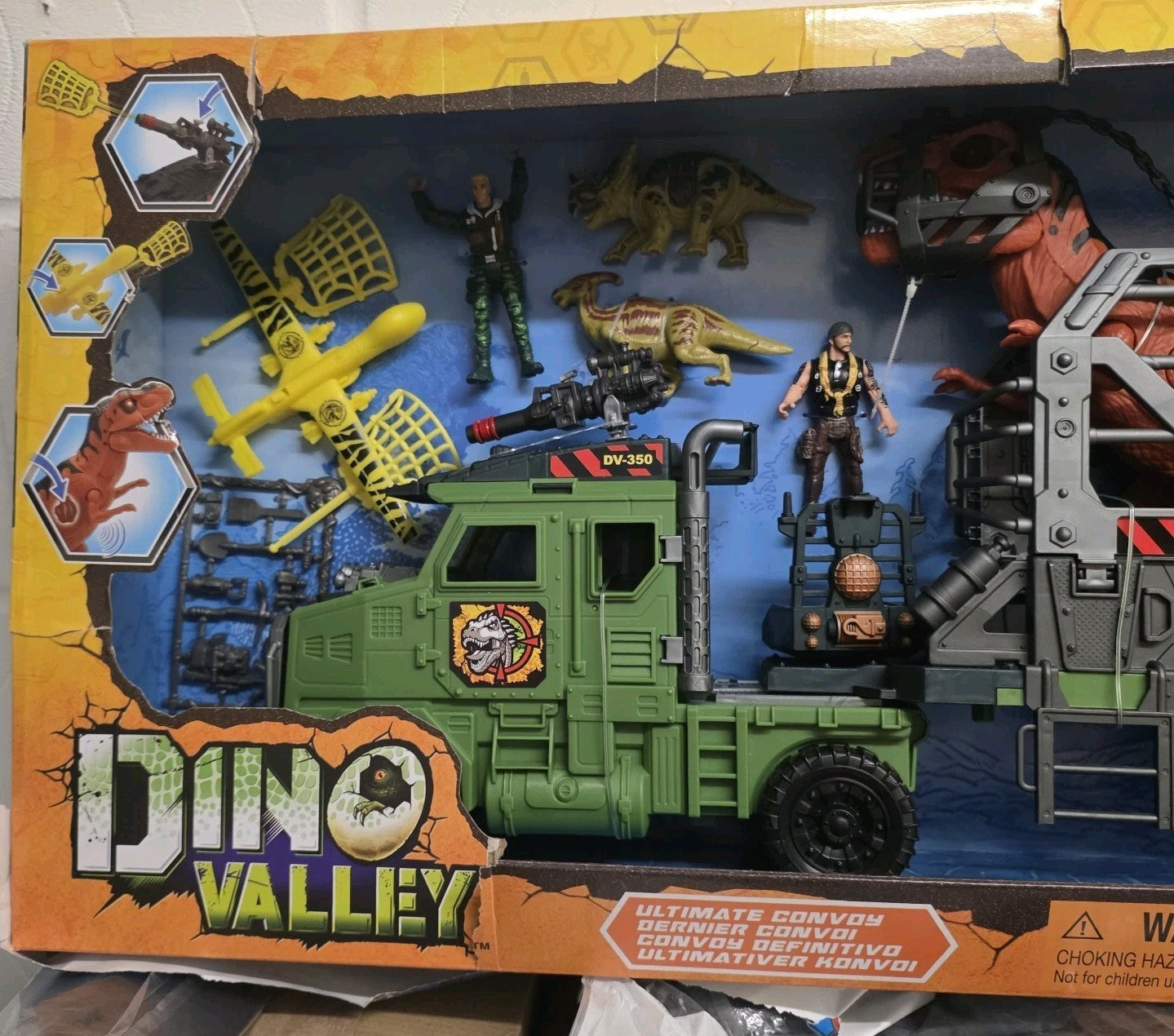 Dino Valley Light & Sounds Ultimate Convoy Playset