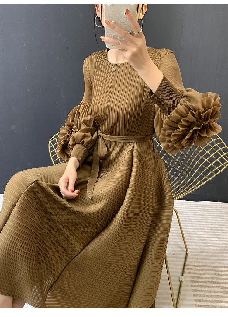 LANMREM Tie Flower Lantern Sleeve Pleated Women's Dress 2026 Spring New Lace Up Waist Design Round Collar Elastic Cloth 2DB6619