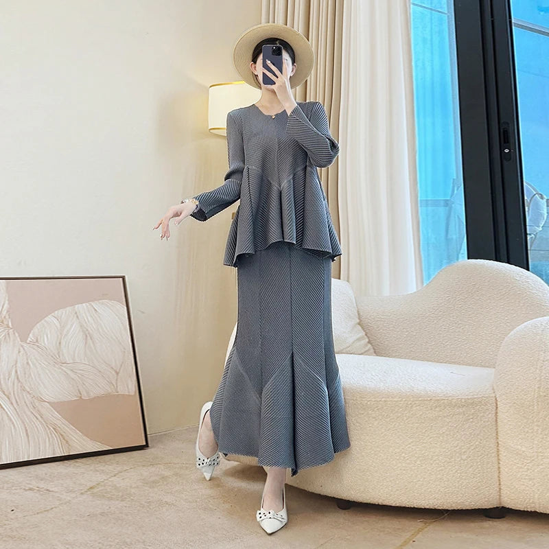 LANMREM Niche New Pleated Women's Two Pieces Set Round Collar Long Sleeve Irregular Patchwork T-shirt And Fishtail Skirt 2DB5114