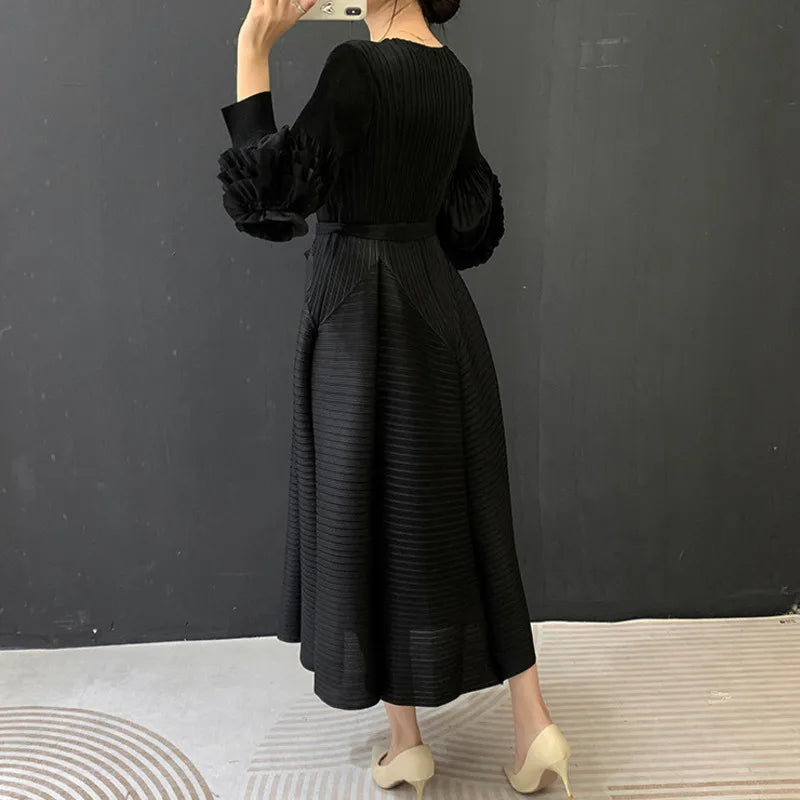 LANMREM Tie Flower Lantern Sleeve Pleated Women's Dress 2026 Spring New Lace Up Waist Design Round Collar Elastic Cloth 2DB6619