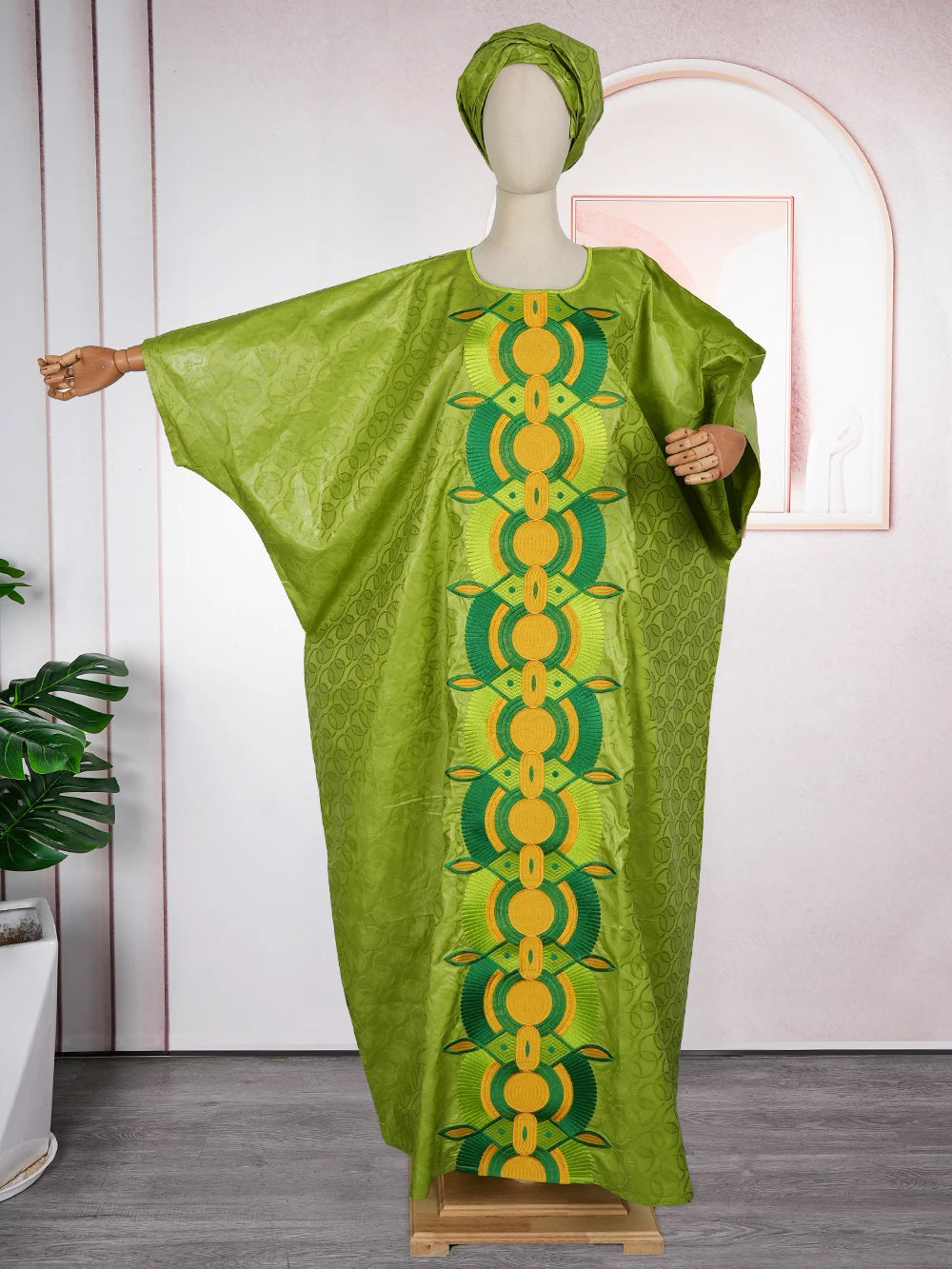 Women's Luxury Elegant Embroidery Traditional outfit with Scarf