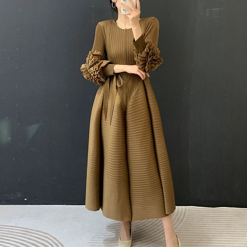 LANMREM Tie Flower Lantern Sleeve Pleated Women's Dress 2026 Spring New Lace Up Waist Design Round Collar Elastic Cloth 2DB6619