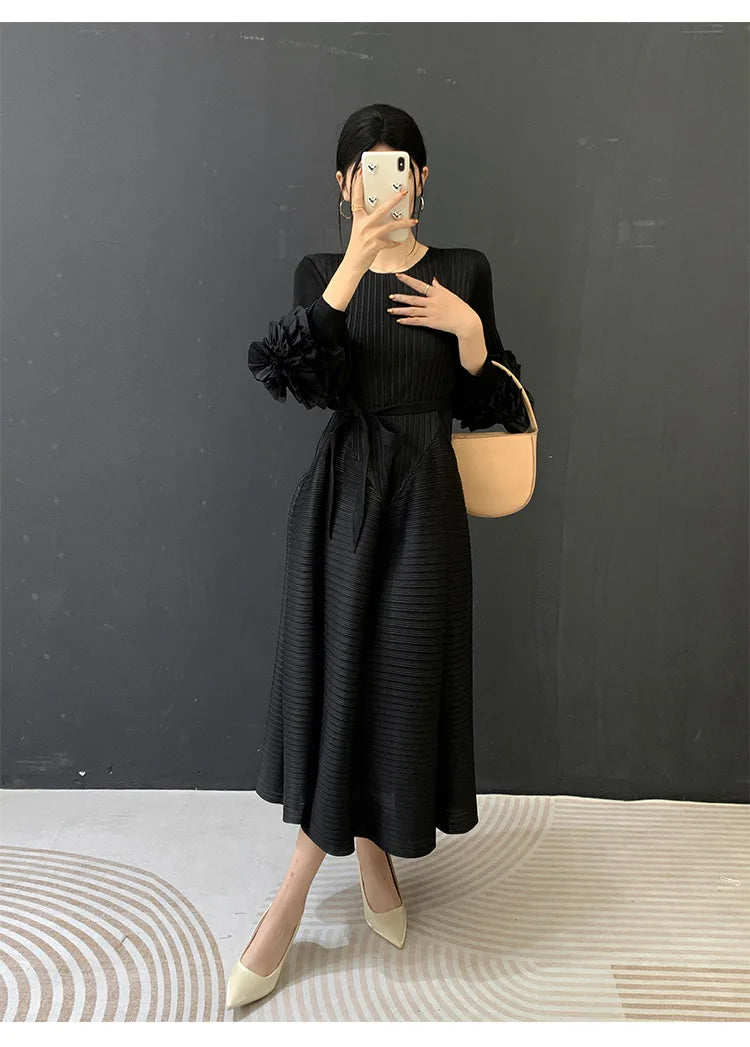 LANMREM Tie Flower Lantern Sleeve Pleated Women's Dress 2026 Spring New Lace Up Waist Design Round Collar Elastic Cloth 2DB6619
