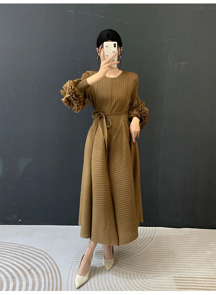 LANMREM Tie Flower Lantern Sleeve Pleated Women's Dress 2026 Spring New Lace Up Waist Design Round Collar Elastic Cloth 2DB6619