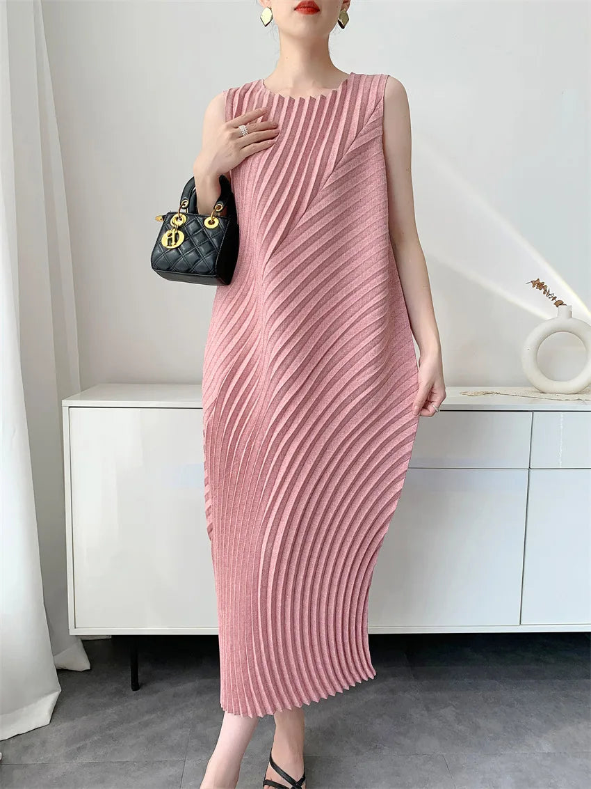 Women's Pleated Sleeveless Midi Dress