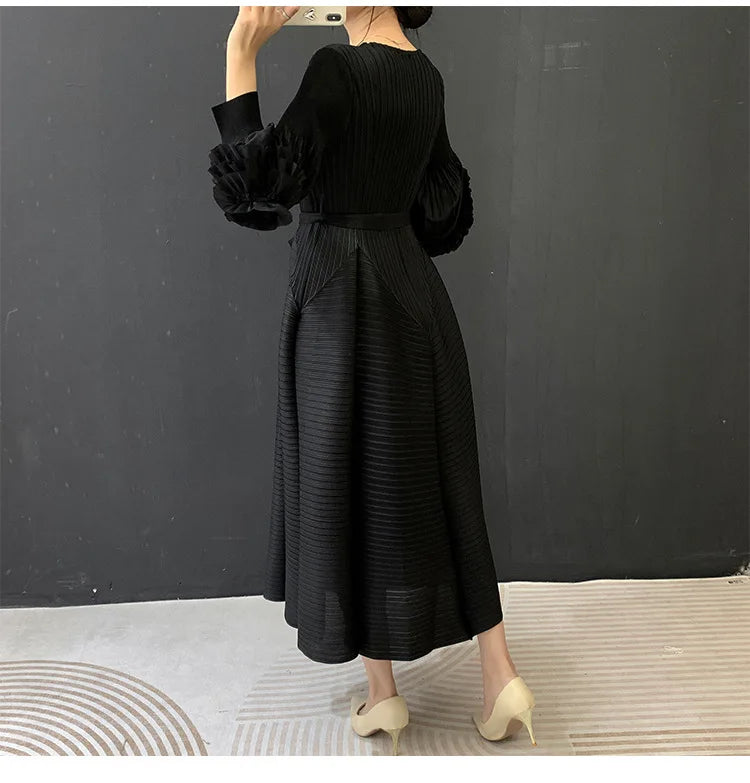 LANMREM Tie Flower Lantern Sleeve Pleated Women's Dress 2026 Spring New Lace Up Waist Design Round Collar Elastic Cloth 2DB6619