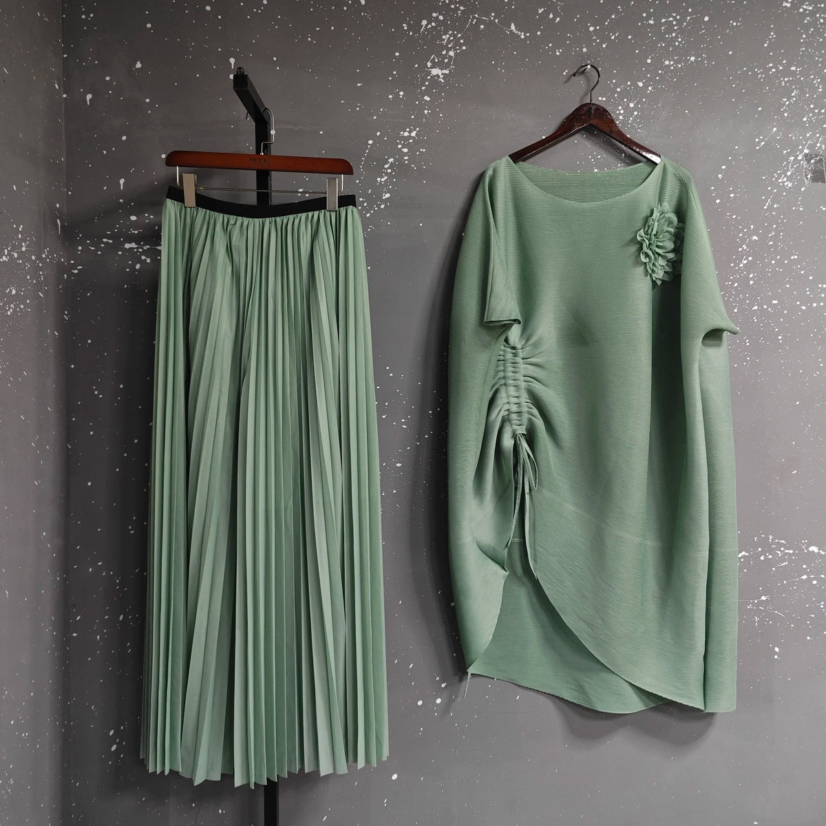 Women's Pleated Two-Piece Wide-Leg Trousers Set