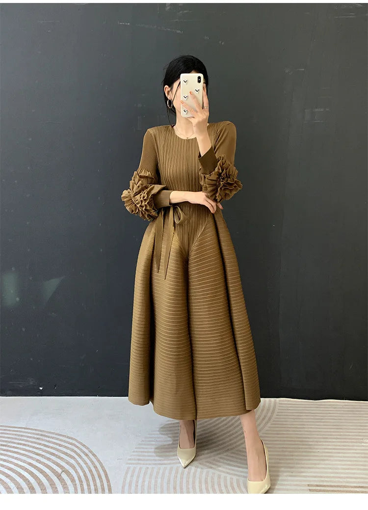 LANMREM Tie Flower Lantern Sleeve Pleated Women's Dress 2026 Spring New Lace Up Waist Design Round Collar Elastic Cloth 2DB6619
