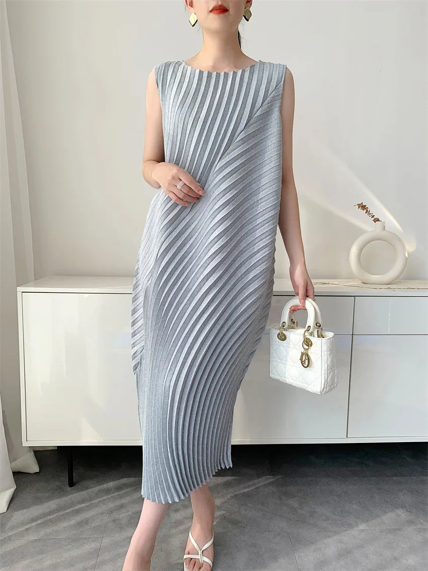 Women's Pleated Sleeveless Midi Dress