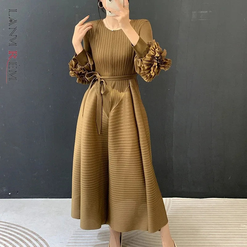 LANMREM Tie Flower Lantern Sleeve Pleated Women's Dress 2026 Spring New Lace Up Waist Design Round Collar Elastic Cloth 2DB6619