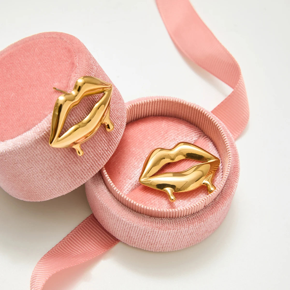 Zora Sweet And Romantic 18K Gold Color Plated Liquid Melted Lip Earrings Hypoallergenic Waterproof Stainless Steel Women Jewelry
