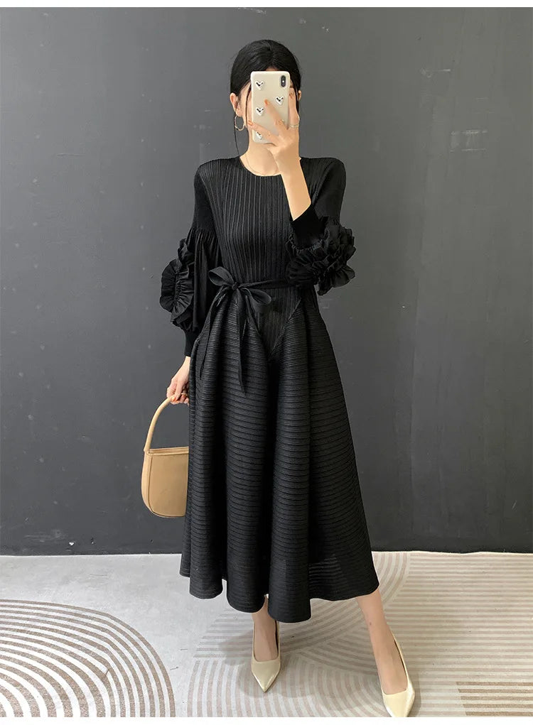 LANMREM Tie Flower Lantern Sleeve Pleated Women's Dress 2026 Spring New Lace Up Waist Design Round Collar Elastic Cloth 2DB6619