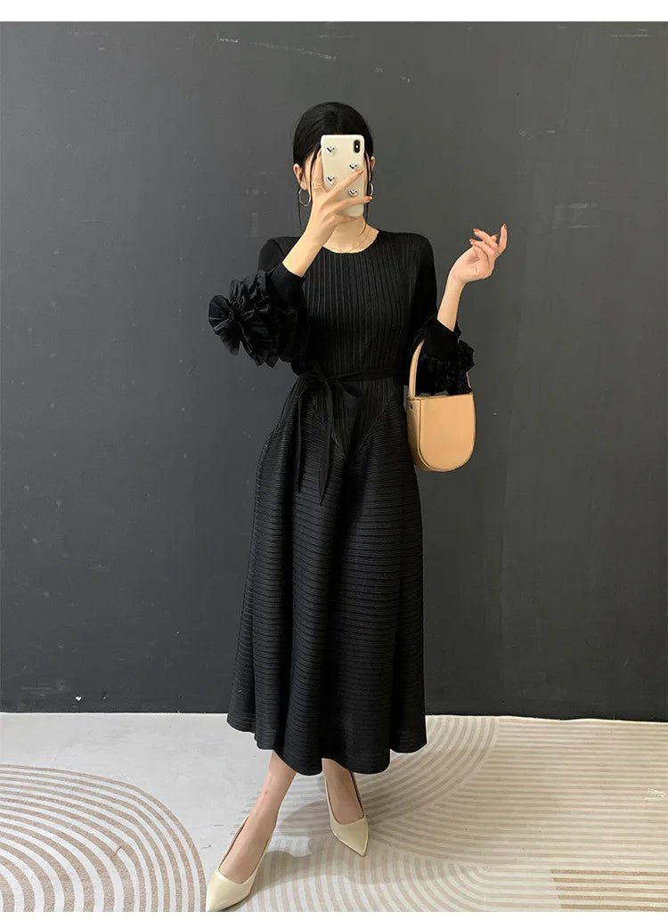 LANMREM Tie Flower Lantern Sleeve Pleated Women's Dress 2026 Spring New Lace Up Waist Design Round Collar Elastic Cloth 2DB6619